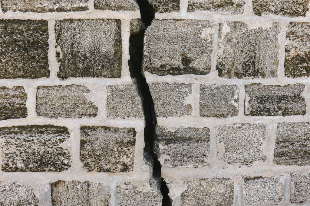 De la détection à la réparation : tout ce que vous devez savoir sur les fissures murales à Boé