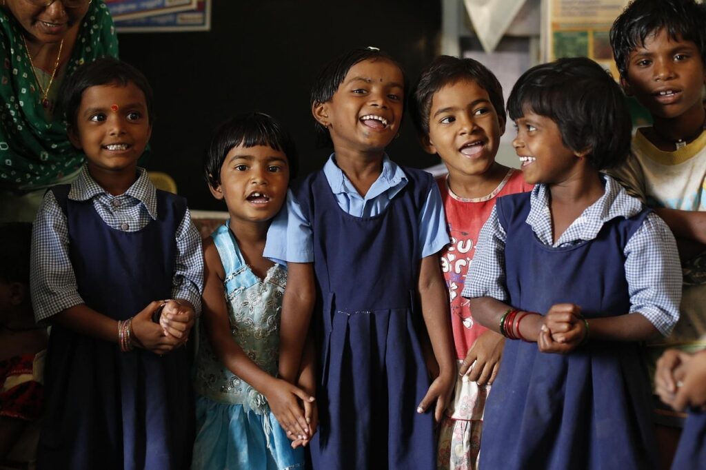 découvrez l'importance de l'éducation aux droits des enfants, un outil essentiel pour sensibiliser les jeunes aux droits fondamentaux, promouvoir l'égalité et renforcer la protection des enfants à travers le monde.