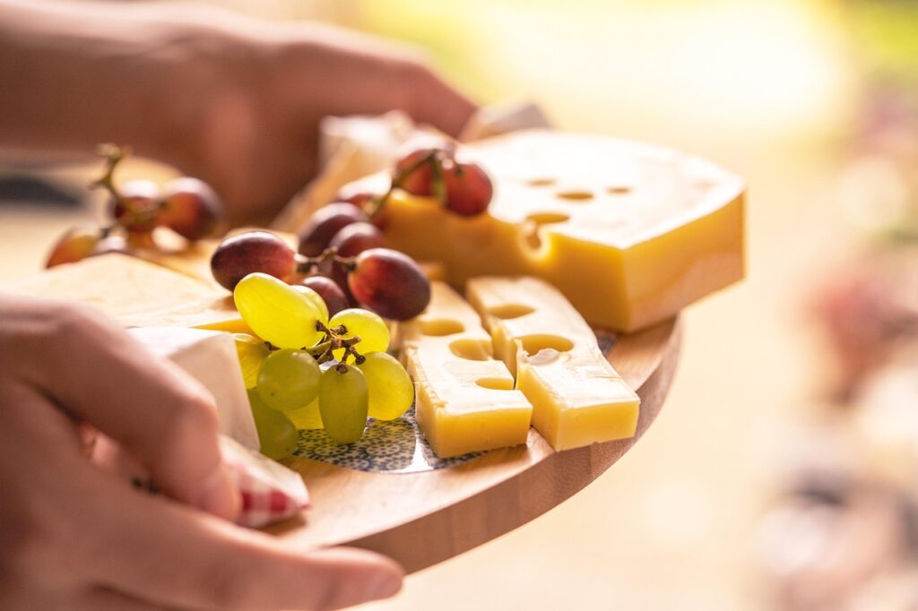 découvrez l'authenticité du fromage fermier, élaboré avec soin à partir de lait cru. appréciez des saveurs uniques et un savoir-faire traditionnel qui font la renommée de nos fromages artisanaux.