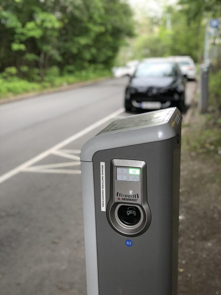 découvrez tout sur les bornes de recharge pour véhicules électriques : fonctionnement, avantages, types de bornes et conseils pour choisir la meilleure solution adaptée à vos besoins.