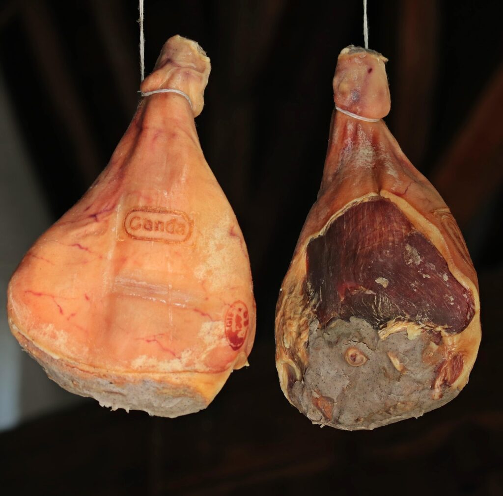 découvrez le bayonne ham, un jambon sec traditionnel du sud-ouest de la france, reconnu pour sa saveur délicate et son affinage artisanal.