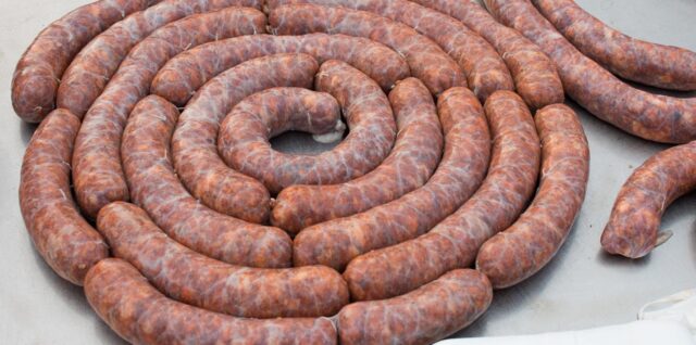 découvrez la qualité exceptionnelle de notre saucisson sec, alliant tradition et saveurs authentiques pour un goût unique et raffiné.