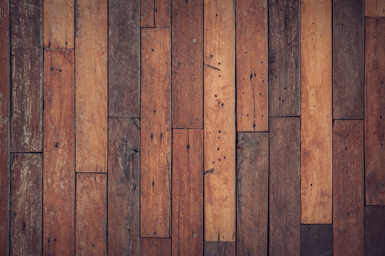 découvrez le parquet en chevrons, une élégante solution de revêtement de sol qui apporte style et sophistication à votre intérieur.