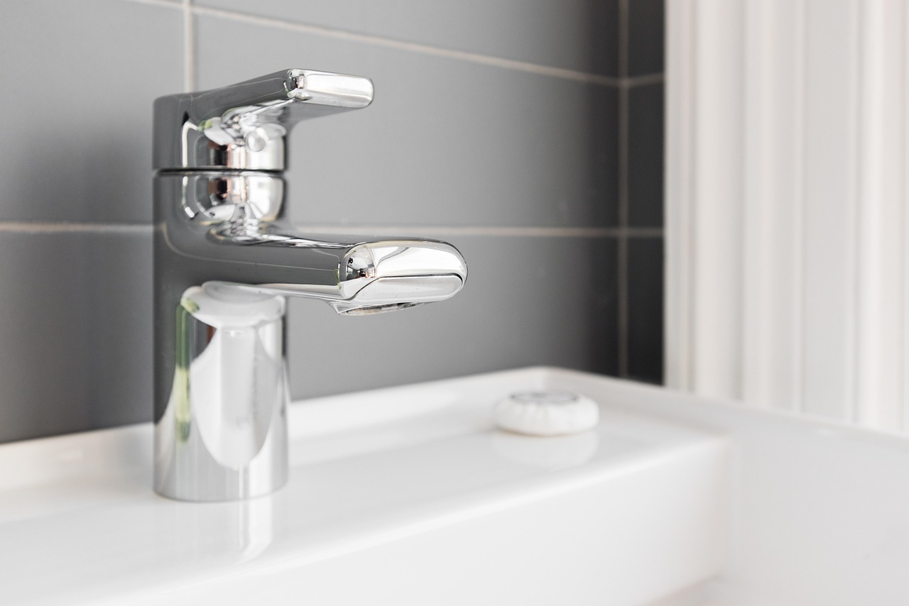 découvrez des idées élégantes et fonctionnelles pour aménager votre salle de bain principale avec notre guide complet sur les master bathrooms.