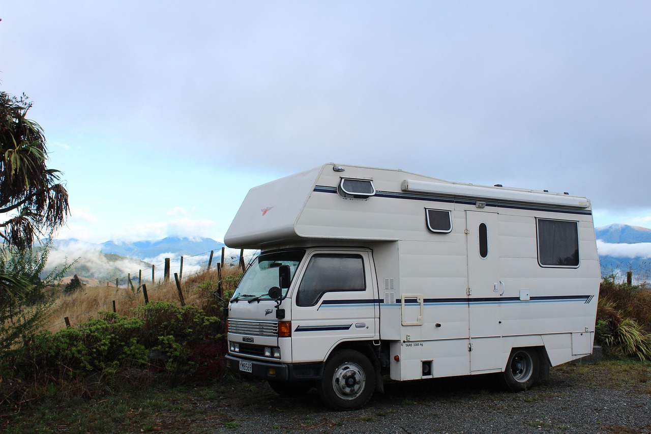 découvrez nos tarifs détaillés pour les camping-cars et trouvez l'option qui correspond à votre budget pour des voyages inoubliables.