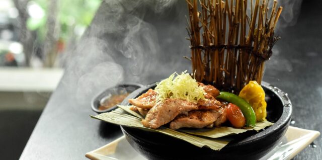 découvrez la cuisine fusion nikkei péruvienne, un mélange unique des saveurs japonaises et péruviennes qui émerveillera vos papilles.